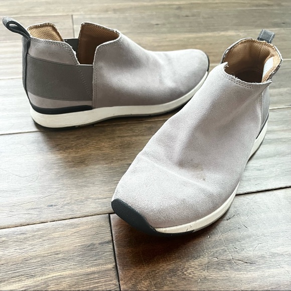 Vionic CECE light grey womens sneaker - Picture 2 of 13